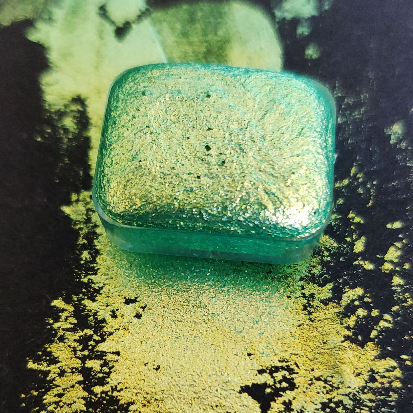 Handcrafted watercolor 1/4 godet green gold colorshift paint calligraphy handmade handlettering HYGGDRASILL