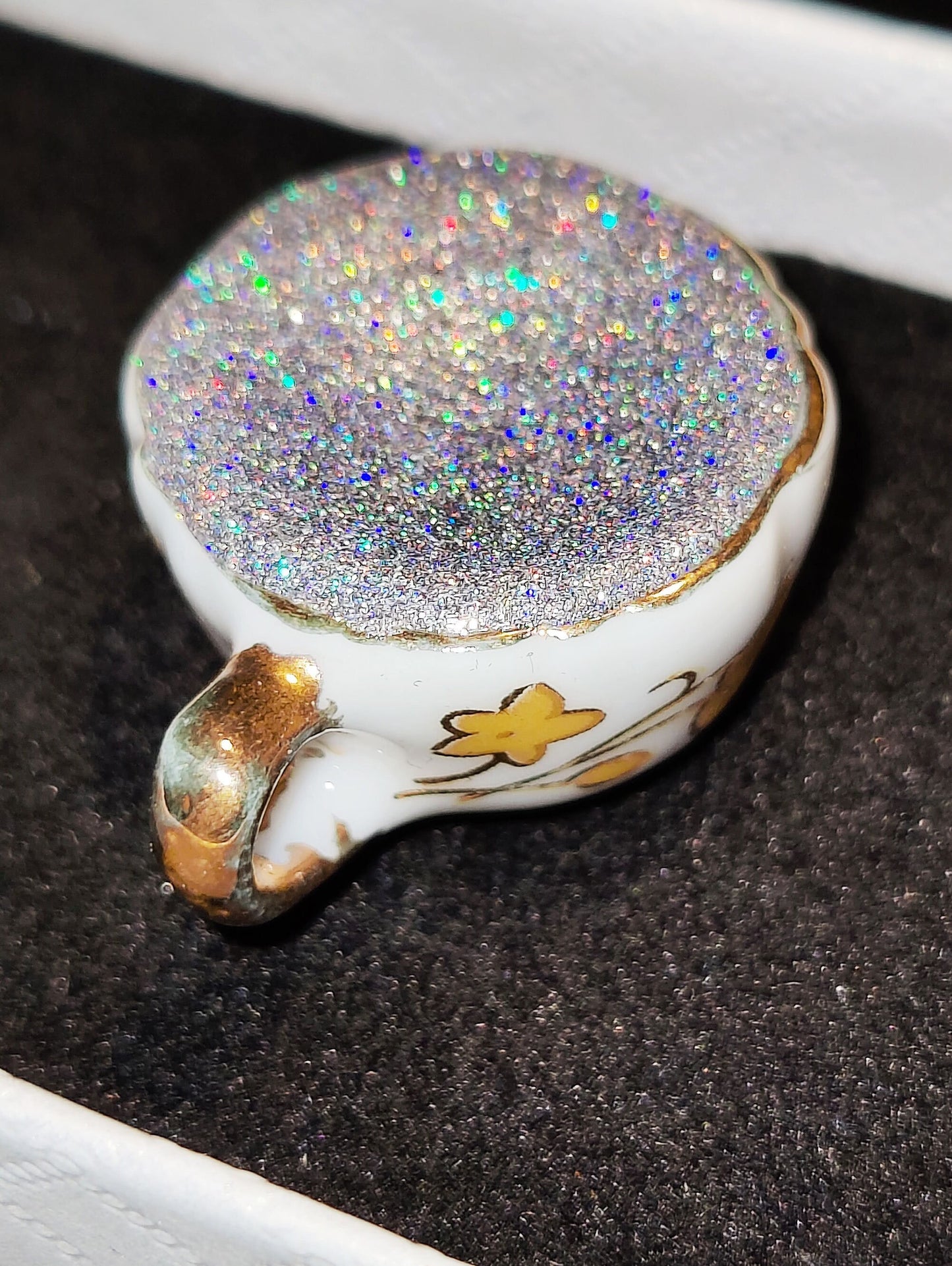 PURE HOLO in ceramic cup